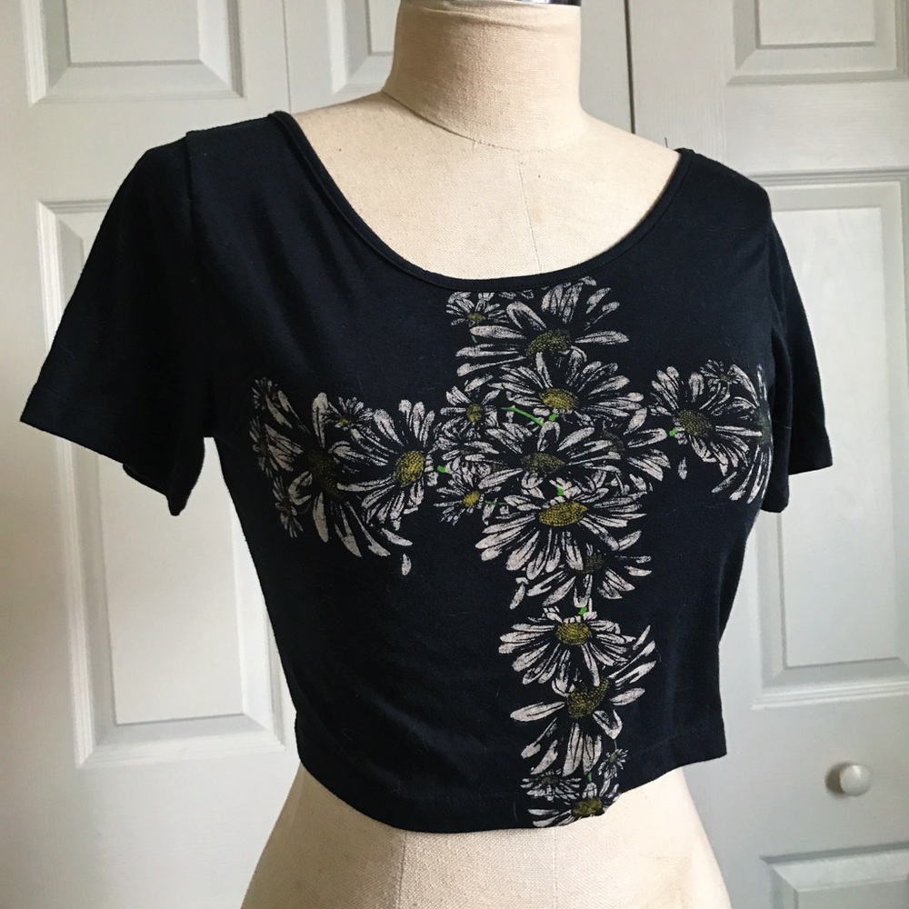 Black daisy crop top